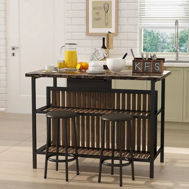 Îlot de cuisine moderne du milieu du siècle avec plateau imitation marbre, 2 tabourets et étagères