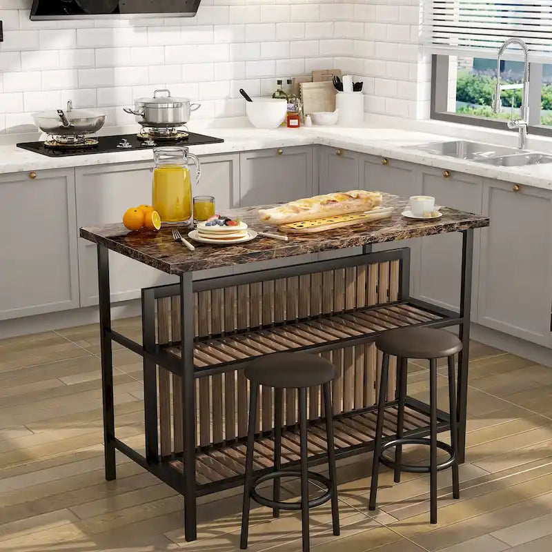 Îlot de cuisine moderne du milieu du siècle avec plateau imitation marbre, 2 tabourets et étagères